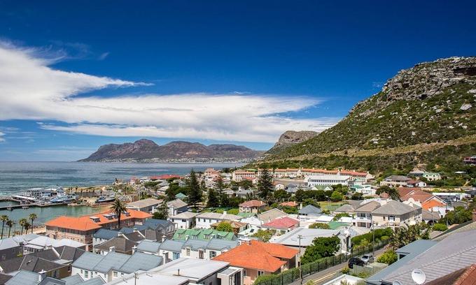 Redhill Apartment | Crows Nest, The heart of Kalk Bay