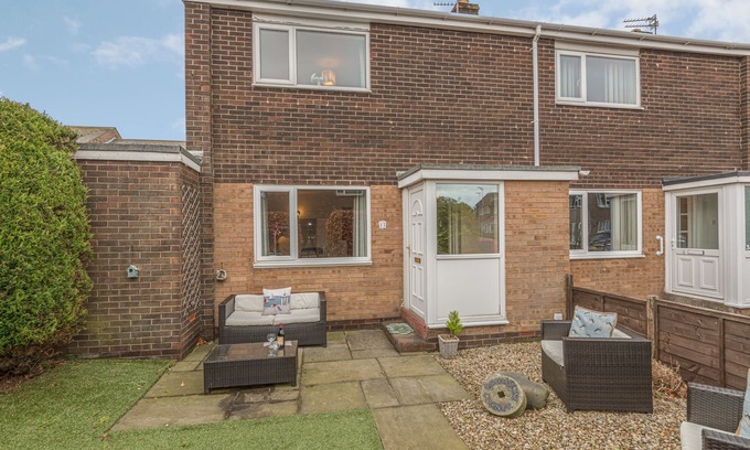 Seahouses Cottage | CRUMSTONE CORNER, family friendly, with a garden in Seahouses
