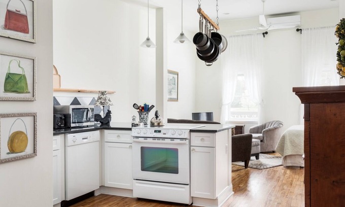 Beulah Apartment | Crystal Comfort, Suite 1
