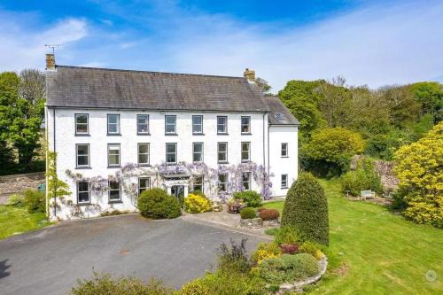 Roch House | Cuffern Manor