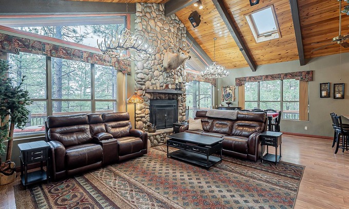 Pinetop Cabin | Custom 6 Bedroom 4 full bathrooms Cabin with Amazing hillside Views, fenced lot.