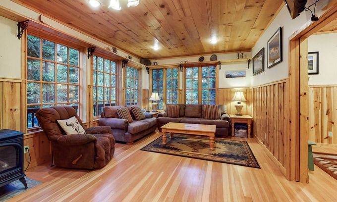 Joseph House | Custom built dog-friendly home on Wallowa River with WiFi, deck & gas stoves