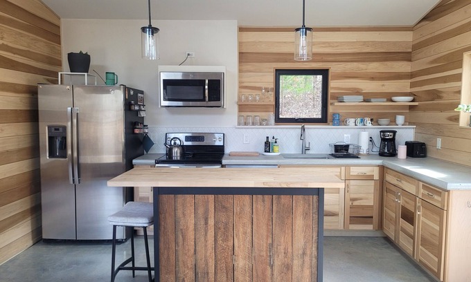 Alexander Cottage | Custom-built mountain cottage w/hot tub & heated floors