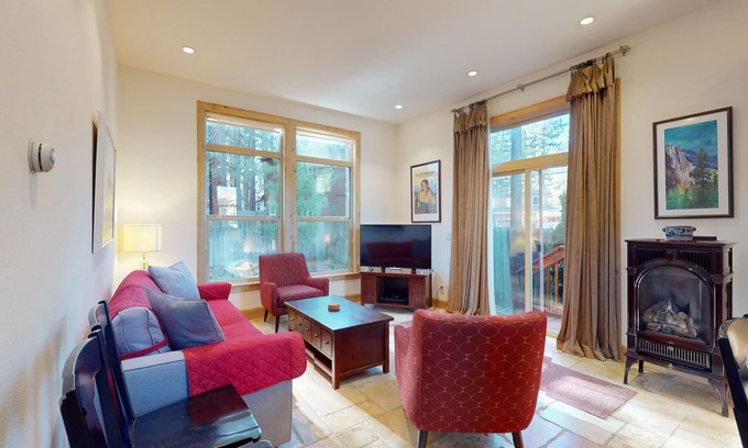 South Lake Tahoe Cottage | Custom South Lake Tahoe Cottage for 6 Close to Parks and Beaches