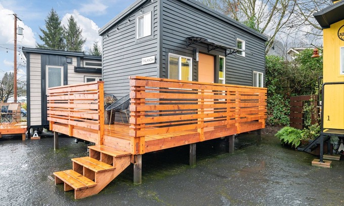 Kerns House | ❤️Custom Tiny w/ Finnish Vibes, Firepit, Kitchen, Next to PDX's Best Eats✨