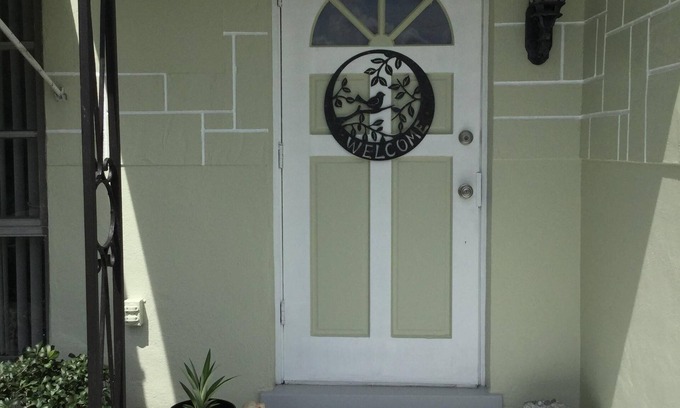 New Port Richey House | Cute and Cozy, two bedroom home, with splash pool.