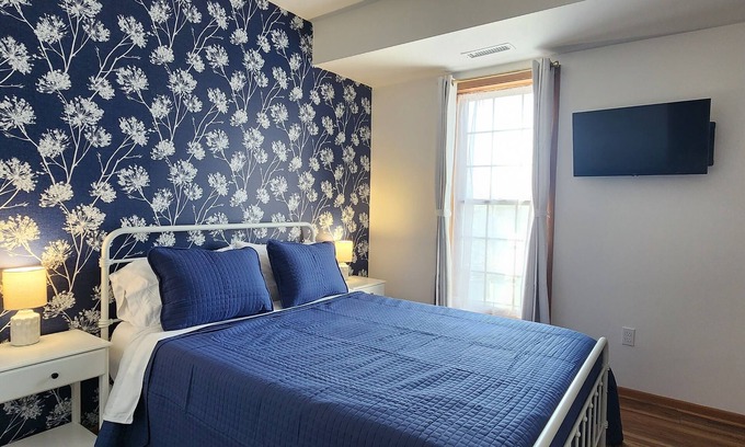 Port Washington Apartment | Cute apartment with view of Lake Michigan located downtown Port Washington, WI.