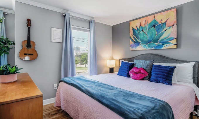 Rutledge Hill Condo | Cute/Comfy! Walk 2 Bars! Free Parking
