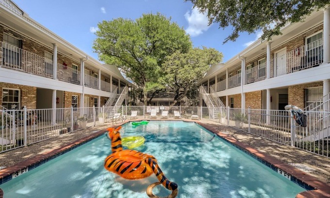 Barton Hills Condo | Cute condo close to everything!