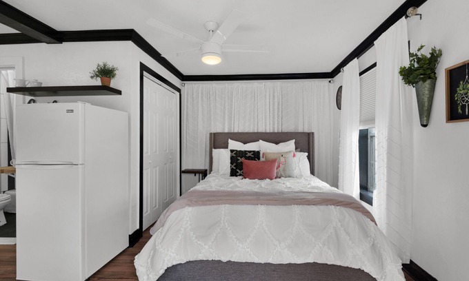 Downtown Cottage | Cute little cottage located 2 blocks from the heart of Downtown Pensacola.