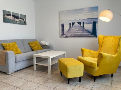 Holte-Spangen Apartment | CUXKieker - Moderne Ferienwohnung mit Pep in Cuxhaven-Sahlenburg, WLAN, Parkplatz und Gartenblick, nah am Nordseestrand und Wernerwald