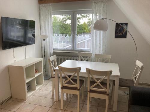 Holte-Spangen Apartment | CUXSchwärmer - Große Ferienwohnung für Familien und Freunde, bis 6 Personen, mit WLAN und privatem Parkplatz, 3 Schlafzimmern, 2 Bädern, nah am Nordseestrand und Wernerwald