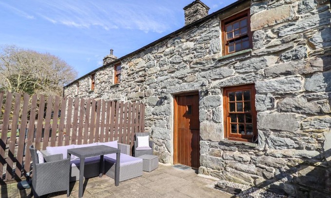 Llanbedr House | Cwm Yr Afon Cottage