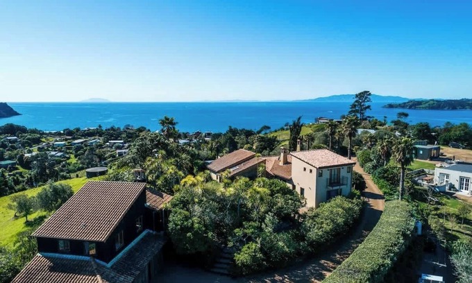 Onetangi House | Cypress Ridge Estate - Stay Waiheke