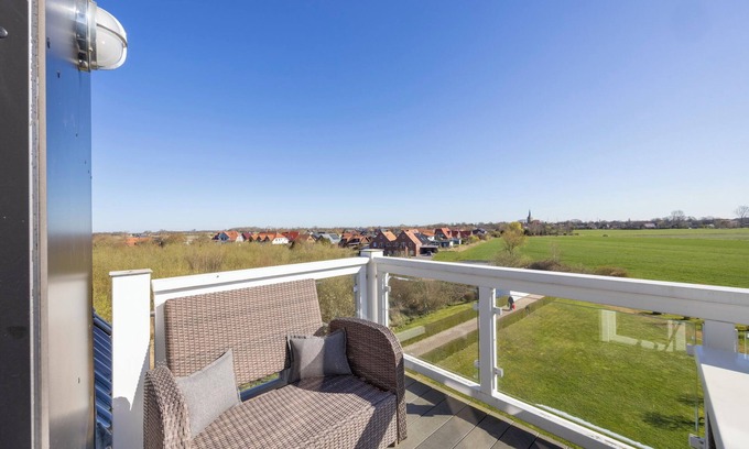 Wremen Apartment | Dachgeschosswohnung in Strandnähe mit Sauna, Zwei Balkonen und Tollem Ausblick