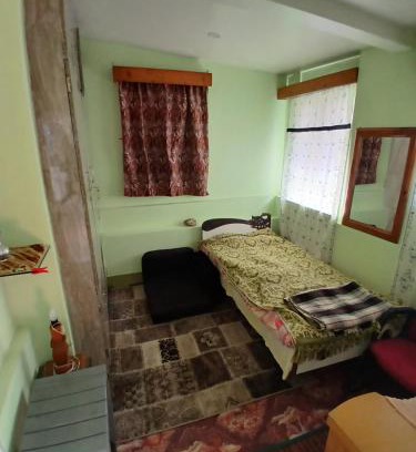 Brein House | Daffodil Retreat