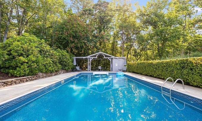 Candler House | Daisy Farm | Pool, Hot Tub & Animals 🐴 + Biltmore Pass Near Asheville