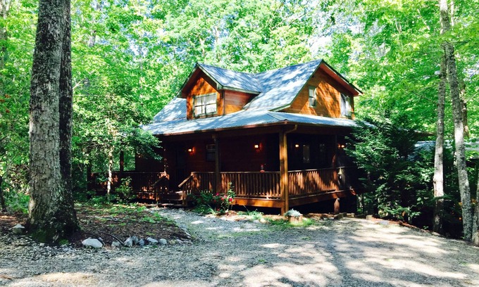 Blairsville Cabin | Dancing Bear Your Honeymoon Cabin in the Woods
