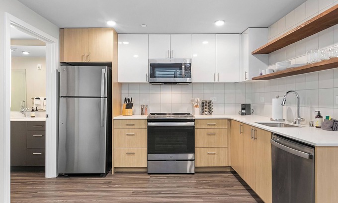 Fremont Apartment | Dancing Wings Retreat Walker Paradise