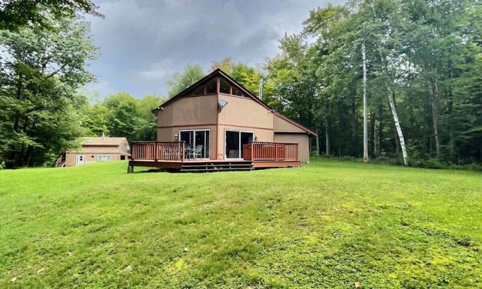 Killington House | DancingBears- 8BR, 2 Hot Tubs, 2 Homes, Game Room, AC!