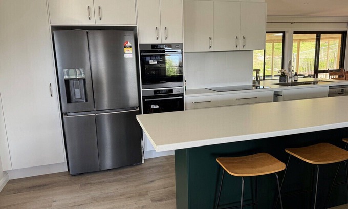 Robin Hill House | Darcy’s Ranch. 5mins to CBD & Mt Panorama