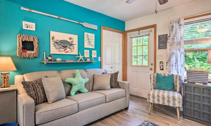 North East House | Darling Cottage about 1 Mi to Lake Erie Beach!