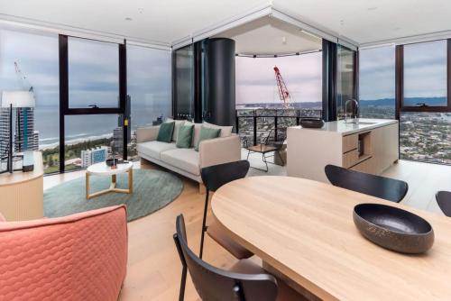 Broadbeach Apartment | Darling Views 41st Floor Oasis with Pool