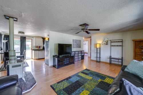 Darrington House | Darrington Rental with Private Yard and Mountain Views