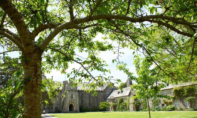 Totnes Bed & Breakfast | Dartington Hall