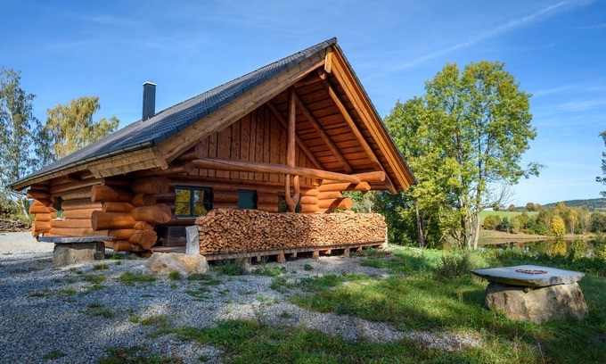 Borovany Cabin | Das neu Gebaute Blockhaus, Befindet Sich in Einer Wunderschönen Landschaft