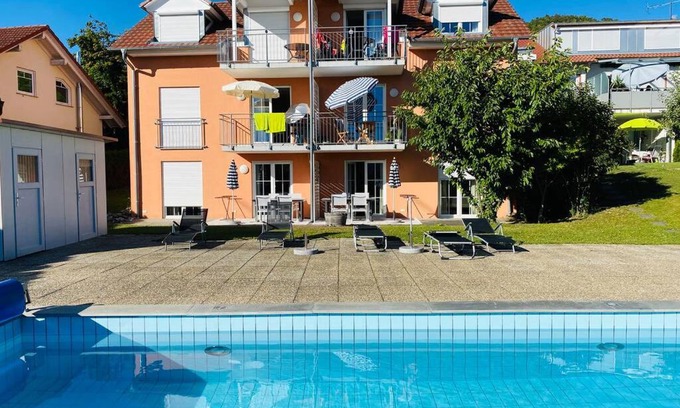 Ludwigshafen Apartment | Das Schneckenhaus - Ferienwohnung mit Pool & Seeblick