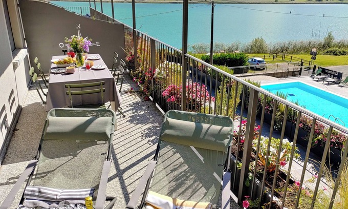 Dascio Apartment | Dascio Oasi Balcony Holiday Apartment on the Lake with Pool