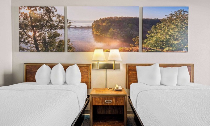 Dubuque Hotel | Days Inn by Wyndham Dubuque