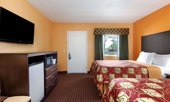 West Glens Falls Hotel | Days Inn by Wyndham Queensbury/Lake George