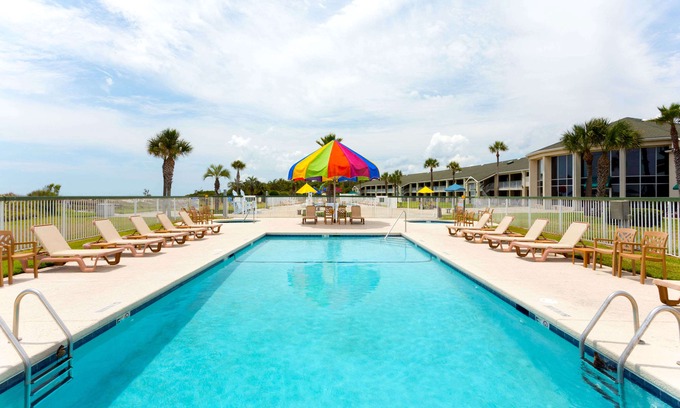 Jekyll Island Hotel | Days Inn & Suites by Wyndham Jekyll Island