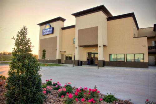 Port Arthur Hotel | Days Inn & Suites by Wyndham Port Arthur