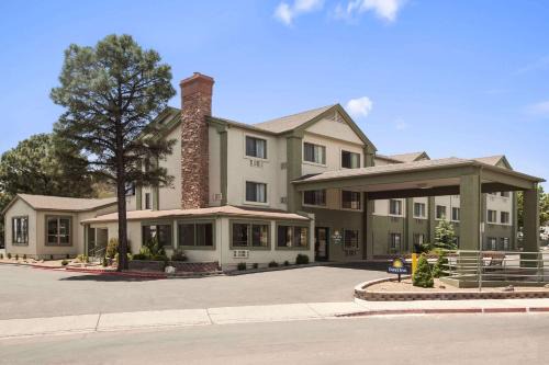 Flagstaff Hotel | Days Inn & Suites by Wyndham East Flagstaff