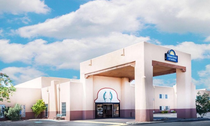 Lordsburg Hotel | Days Inn & Suites by Wyndham Lordsburg