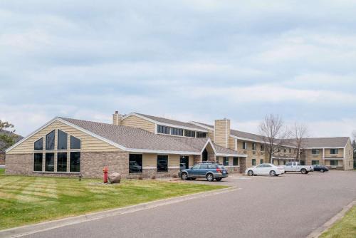 Brainerd Hotel | Days Inn & Suites by Wyndham Baxter Brainerd Area