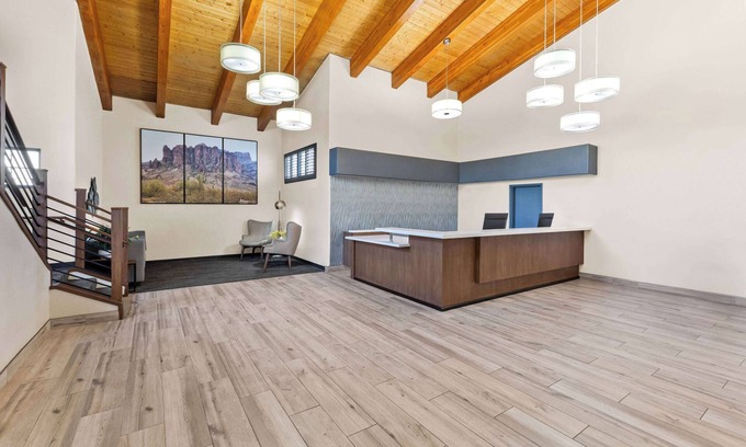 Mesa Hotel | Days Inn & Suites by Wyndham Mesa Near Phoenix