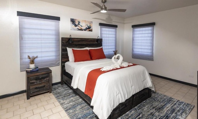 Little Harbour Apartment | Deany's Uptop Luxury Suite