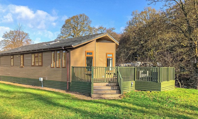 Whitfield Ski Chalet | Decadent and spacious contemporary timber lodge.