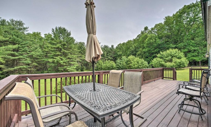 Benezette House | Deck, Fire Pit and Yard Mountain Escape!