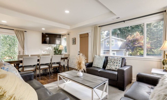 Education Hill House | Deck + Game Room: Redmond Home ~ 17 Mi to Seattle