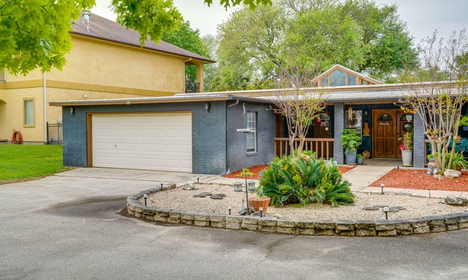 McQueeney House | Deck & Gas Grill: Riverfront McQueeney Duplex