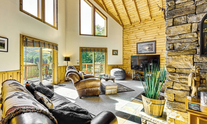 Mace Cabin | Deck & Mtn Views: Log Cabin By Snowshoe Mountain!