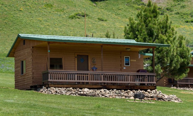 Fishtail Cabin | Deer Cabin sleeps 2, Romantic, Quaint with Stunning Views of the Beartooth Mtns