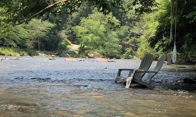Ellijay Cabin | Deer Dreaming Cabin on the Coosawattee River