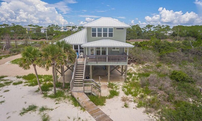 East End House | DELIGHT IN THE CHEERFUL AMUSEMENT of the sand crabs dancing in the moonlight.
