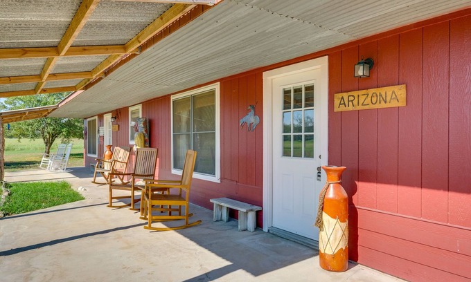 Carmine Apartment | Delightful Carmine Studio on Farm Near Round Top!